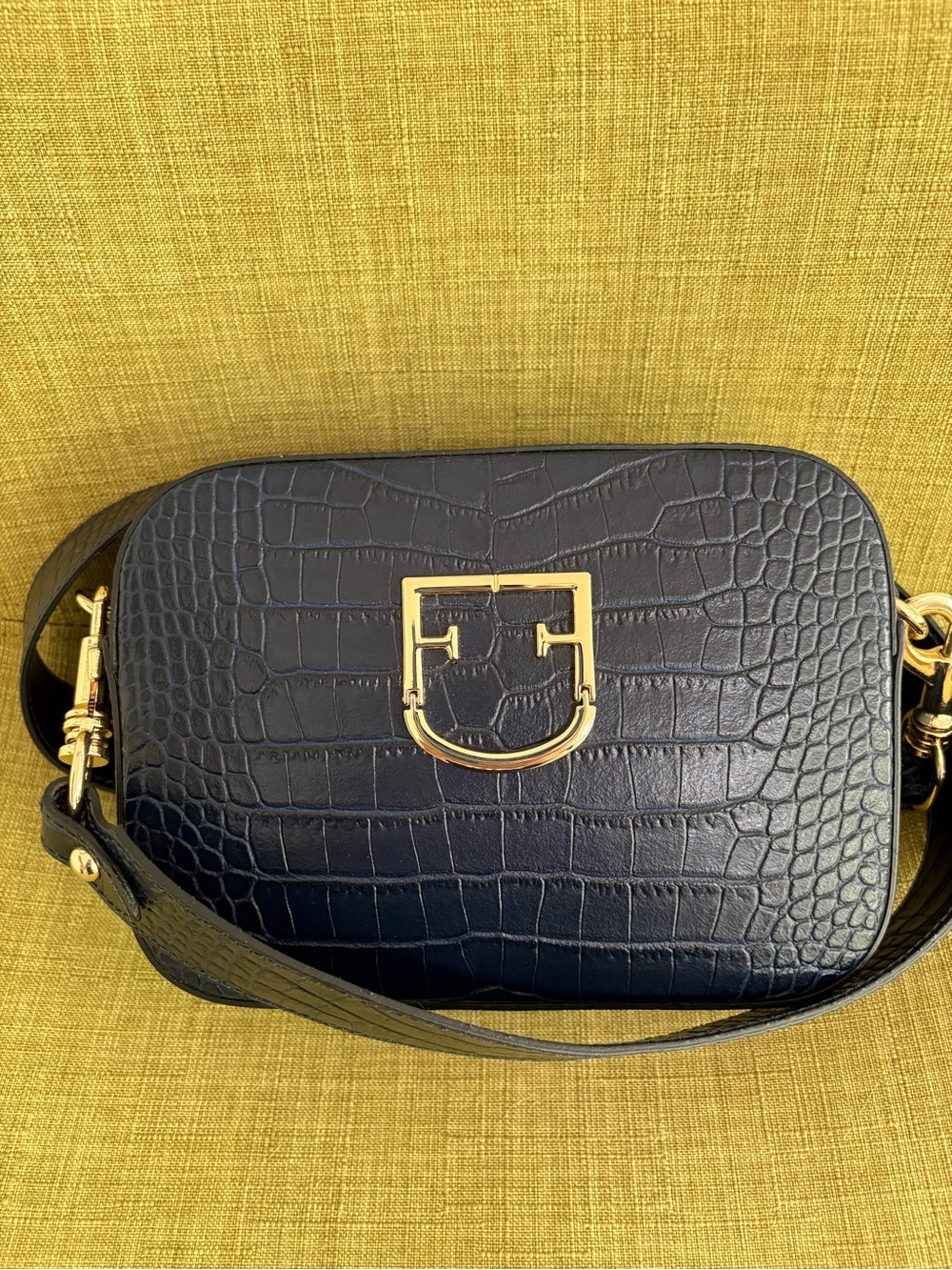 Brand new navy Vera Pelle leather crossbody bag.